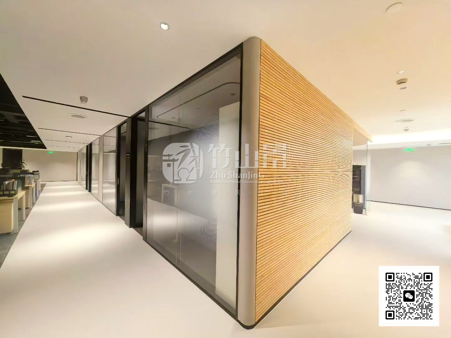 线性竹条墙面与玻璃隔断